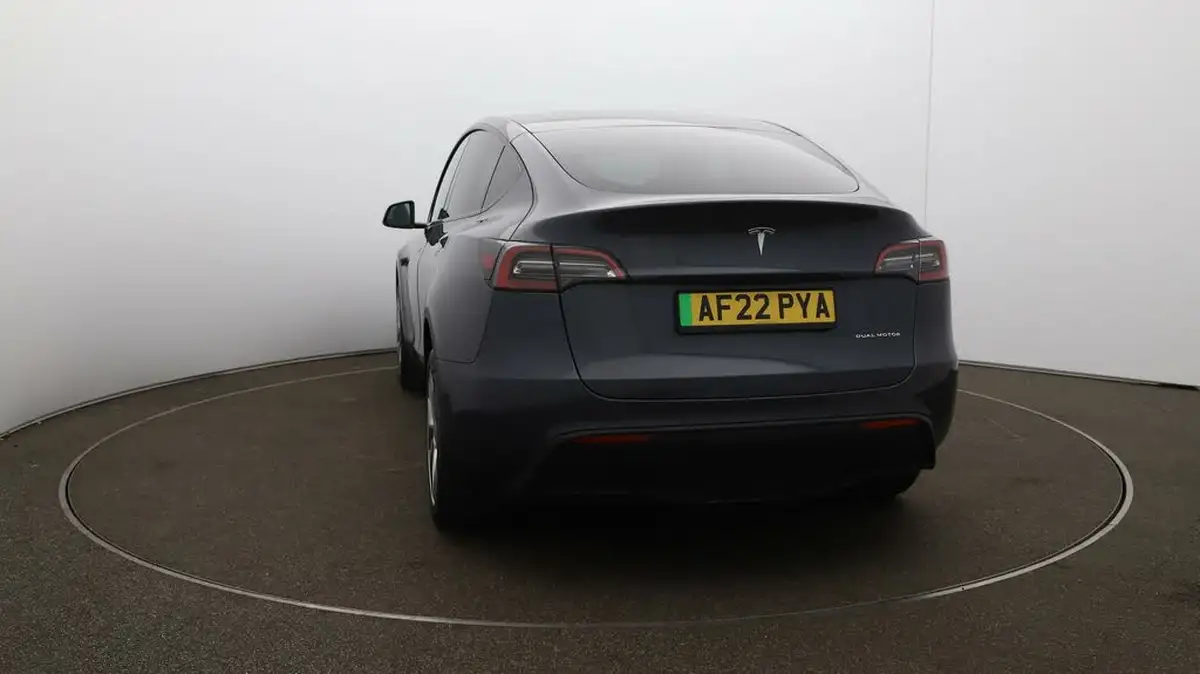 2022-tesla-model-y-e-long-range-big-52