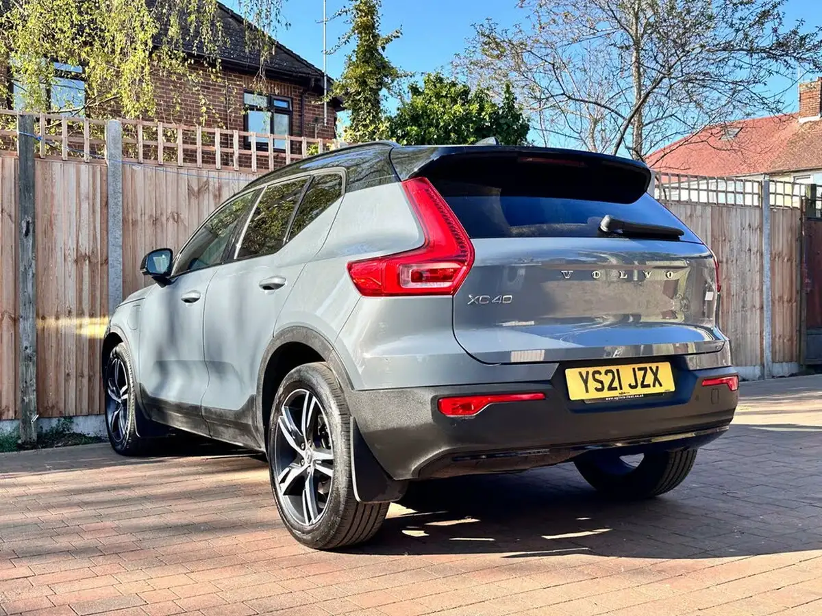 2021-volvo-xc40-15-t4-r-design-208bhp-big-3