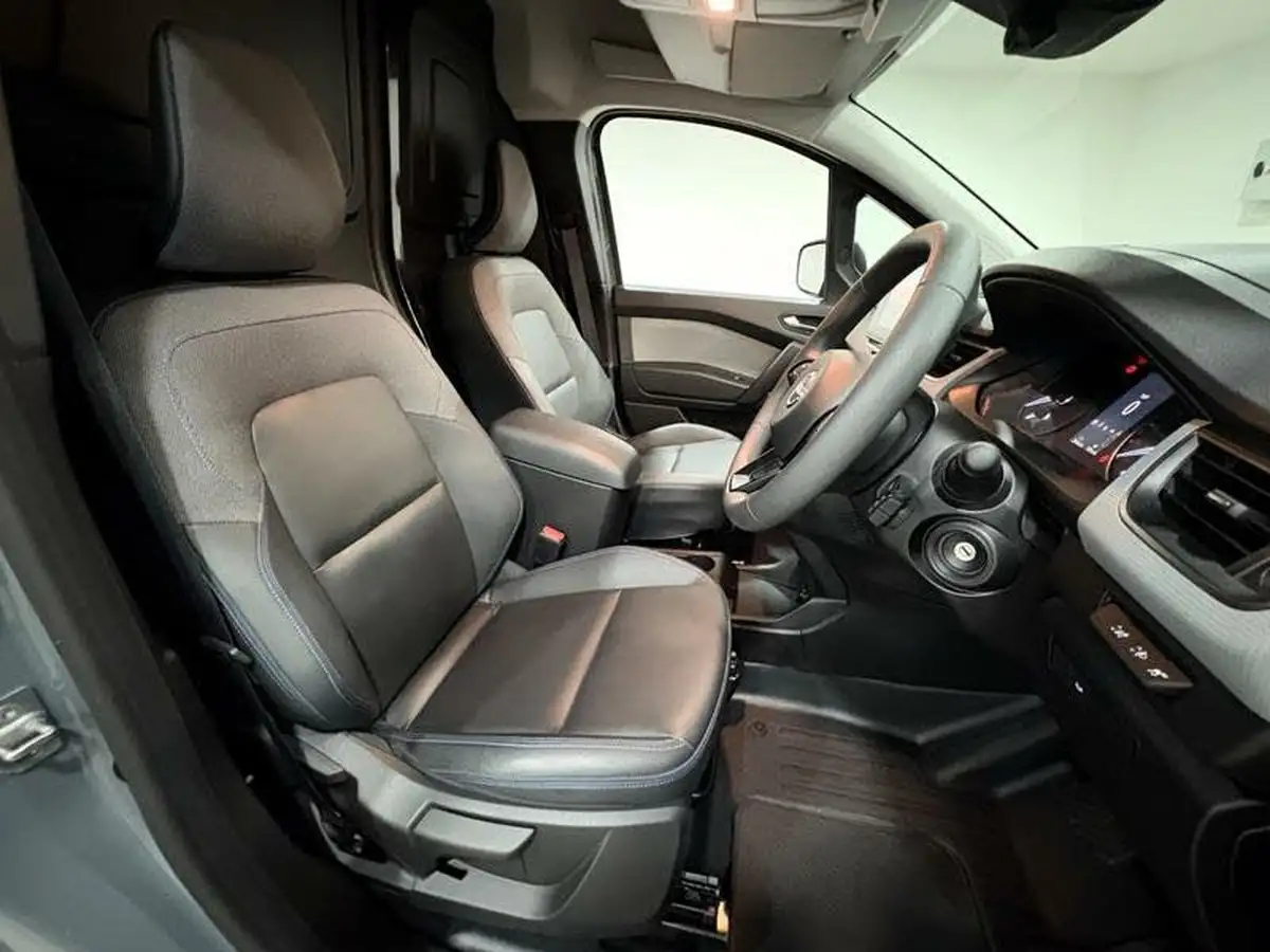 2023-nissan-townstar-e-45kwh-l1-acenta-big-11