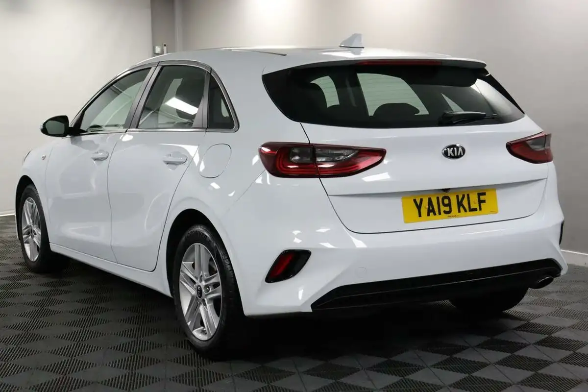 2019-kia-ceed-16crdi-2-eco-hatchback-big-9