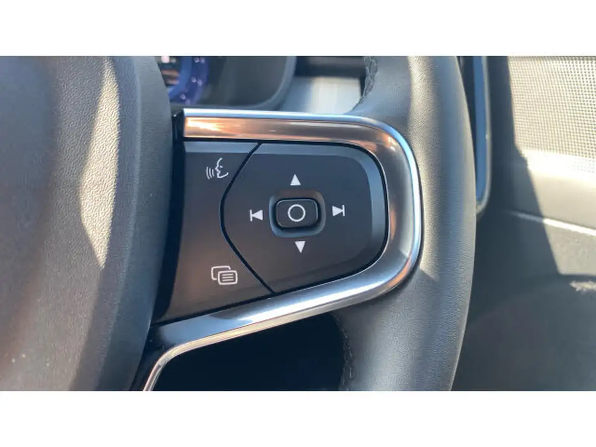 2024-volvo-xc40-20-b3-plus-big-18