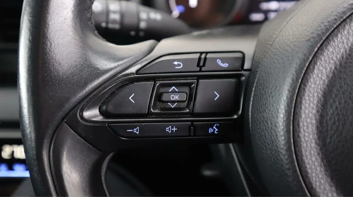 2021-toyota-yaris-15-vvt-i-design-big-22