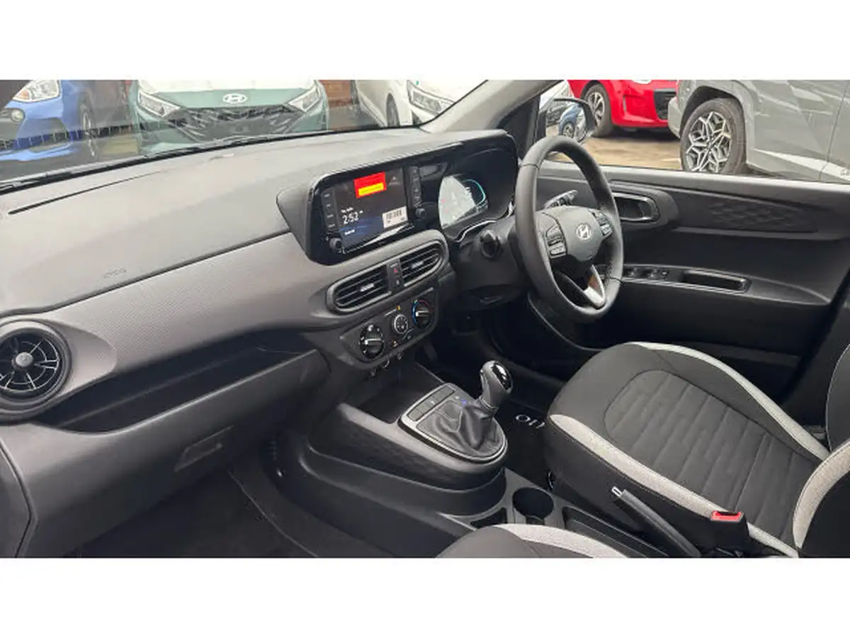 2025-hyundai-i10-12-advance-79ps-auto-big-8