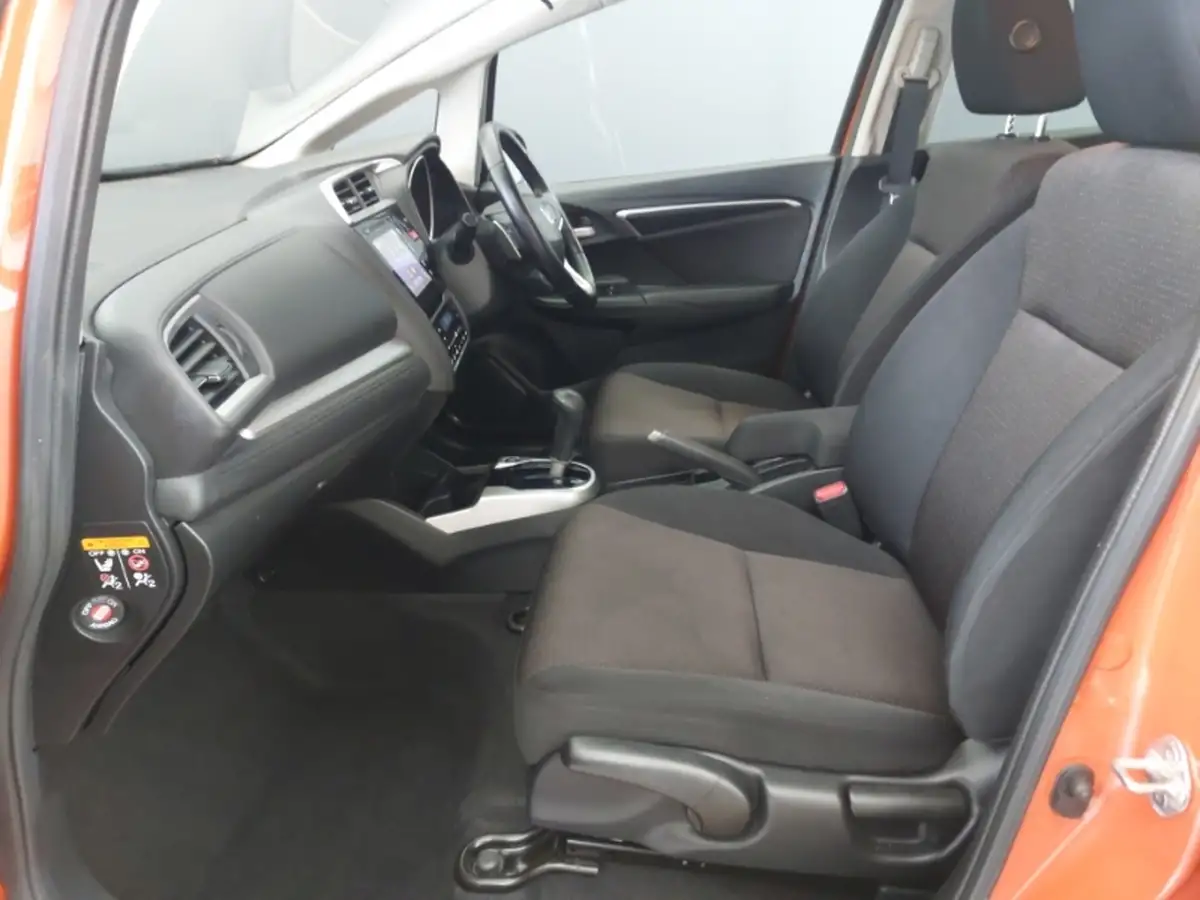 2017-honda-jazz-13-i-vtec-ex-cvt-big-4