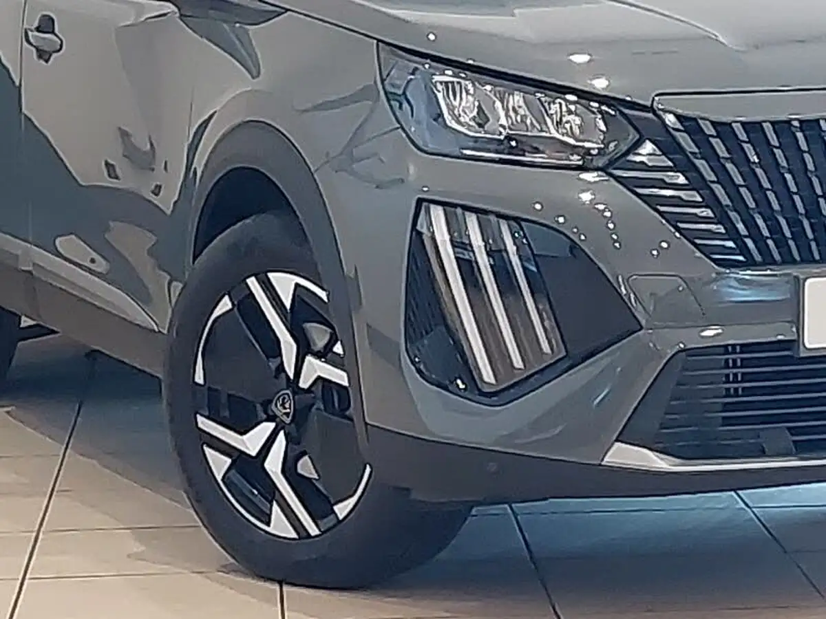 2023-peugeot-2008-suv-12-puretech-allure-big-8