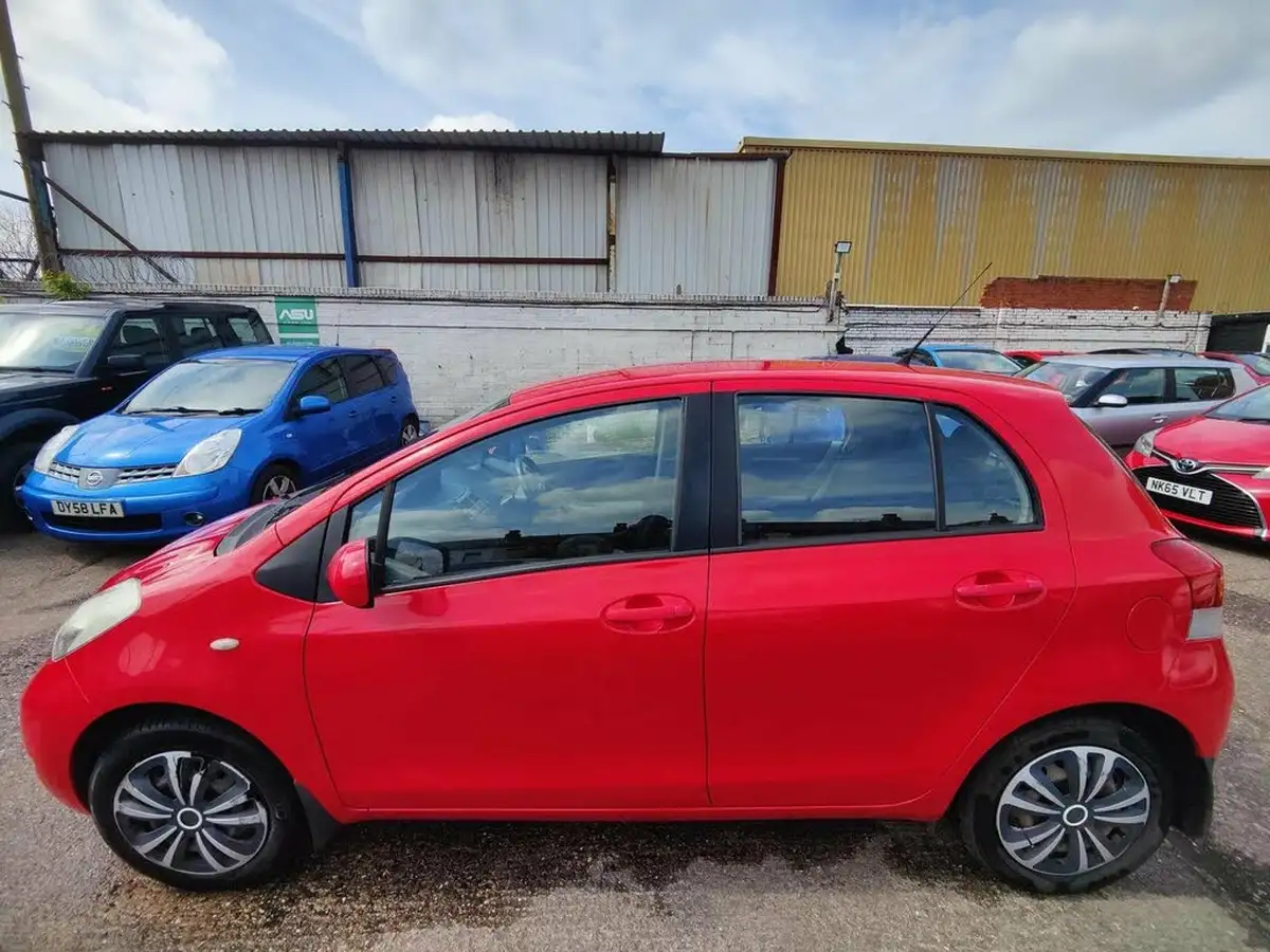 2009-toyota-yaris-10-tr-5d-996cc-big-5