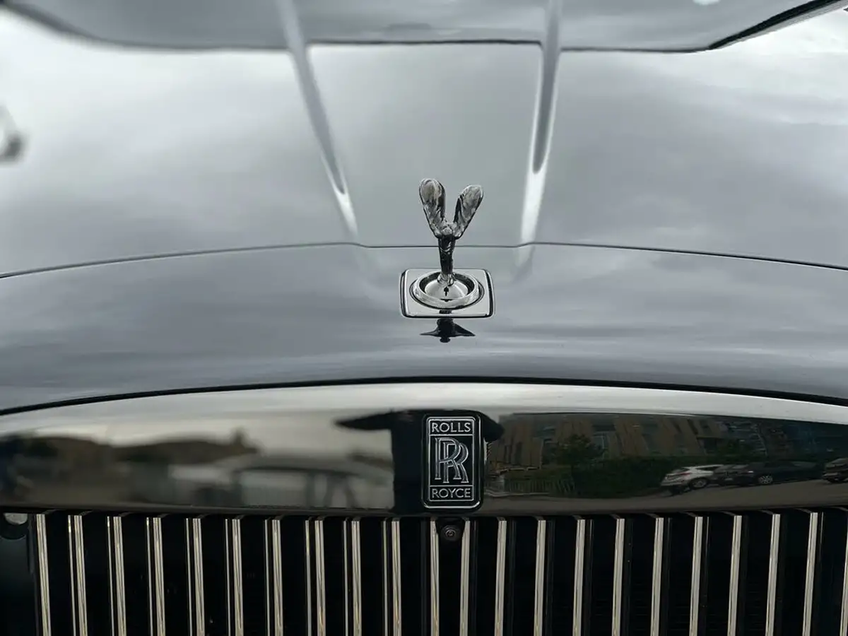 2020-rolls-royce-cullinan-675-black-badge-big-53