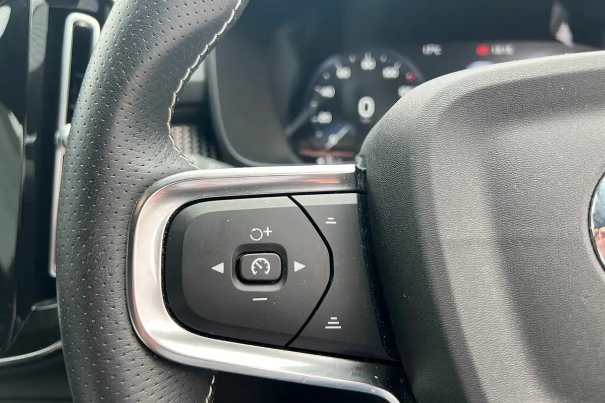 2021-volvo-xc40-15-t3-r-design-pro-161bhp-auto-big-10