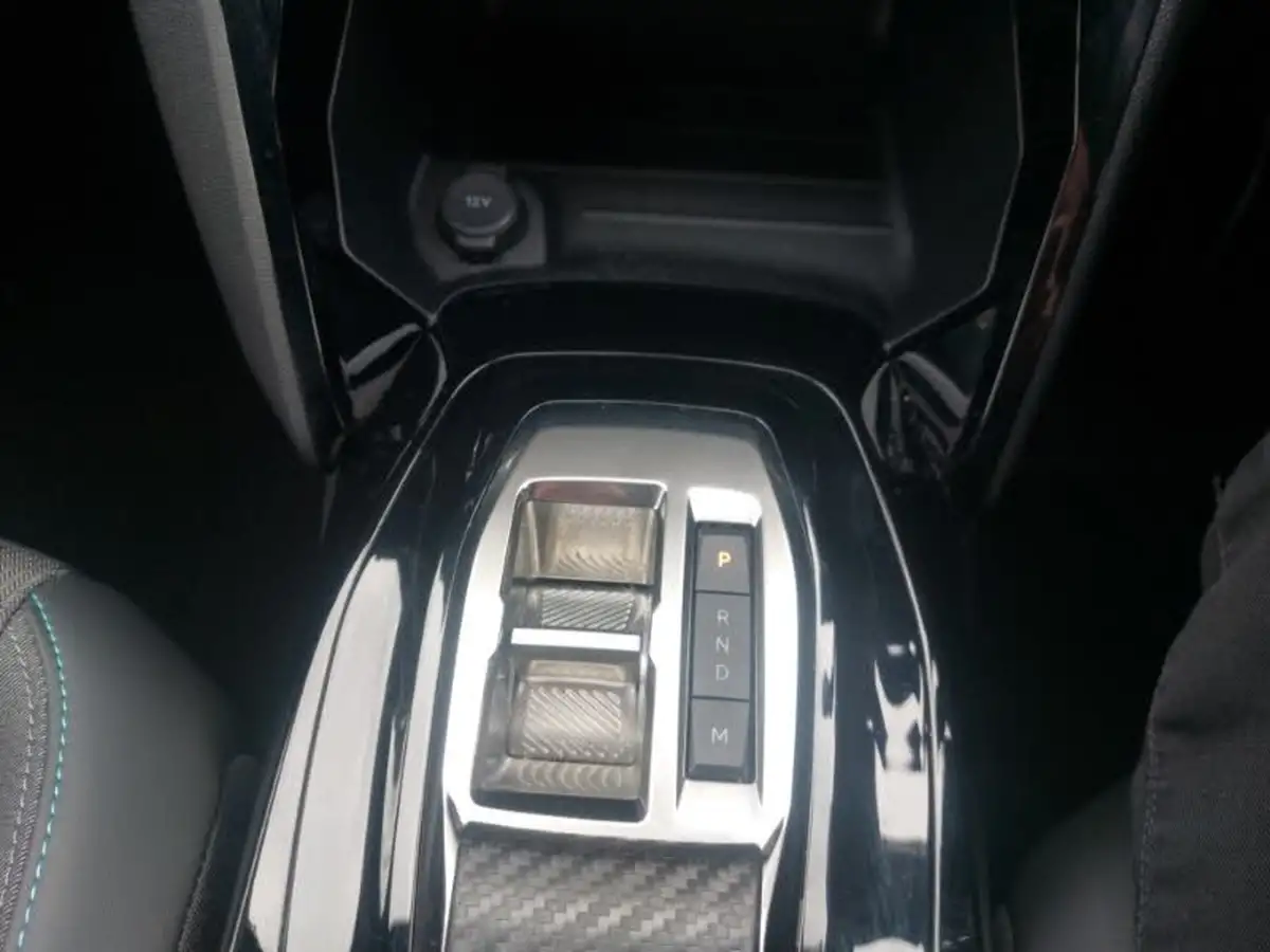 2023-peugeot-2008-suv-12-puretech-allure-premium-130bhp-eat8-big-15