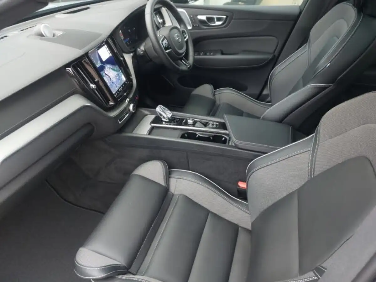 2024-volvo-xc60-20-t8-ultimate-dark-big-4