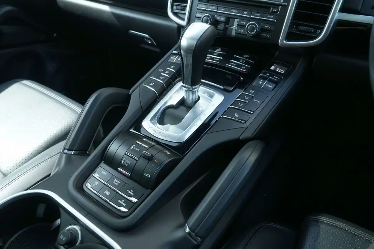 2016-porsche-cayenne-30-s-e-hybrid-big-19