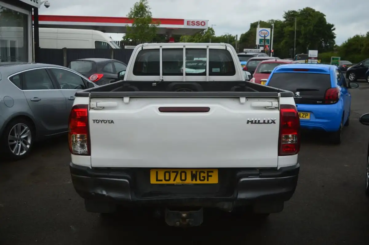 2021-toyota-hi-lux-24d-4d-active-150hpeu6dt-e-single-pick-up-big-4