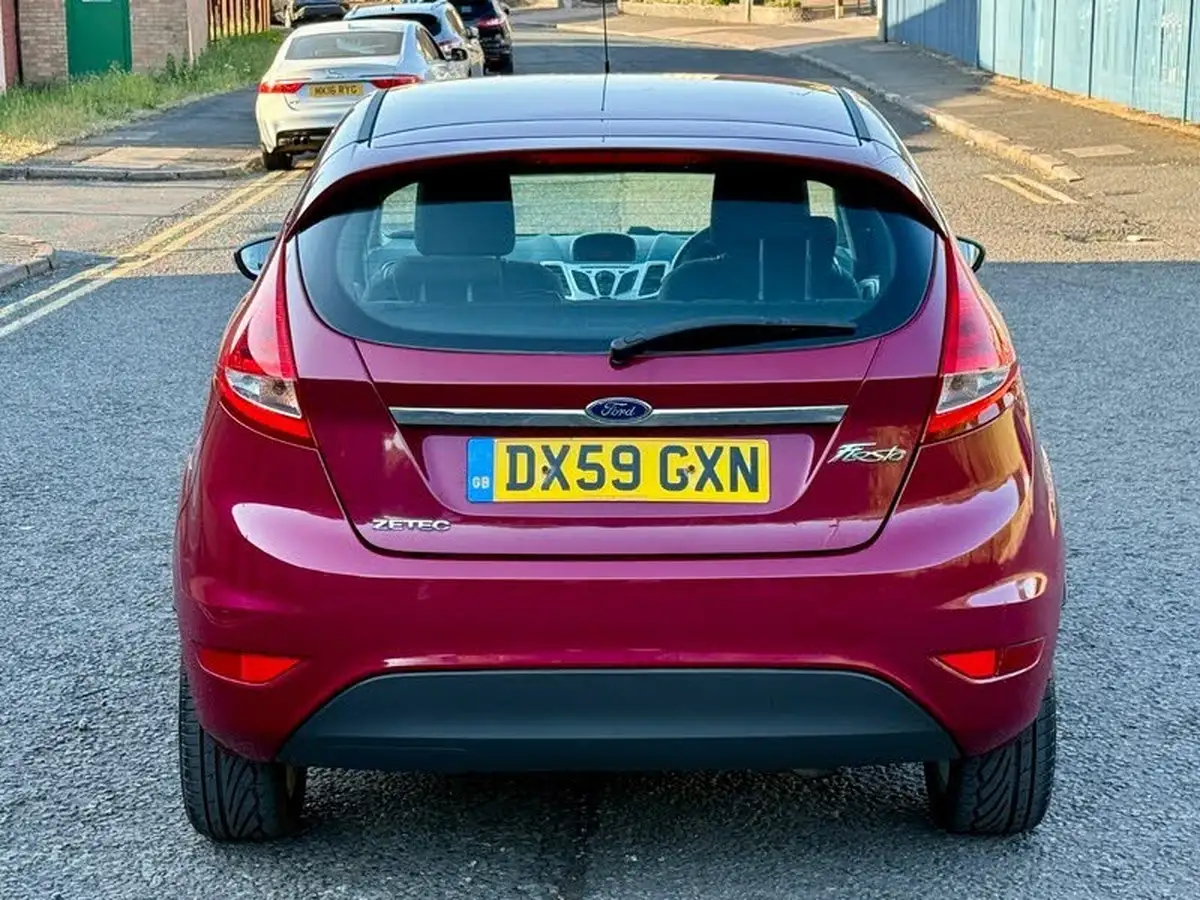 2010-ford-fiesta-125-zetec-3d-big-9