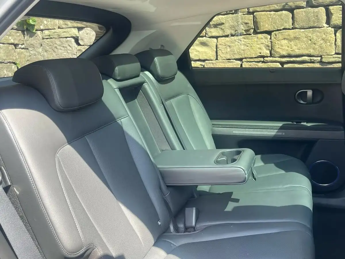 2024-hyundai-ioniq-5-e-ultimate-228ps-84kwh-tech-pack-max-rwd-big-10