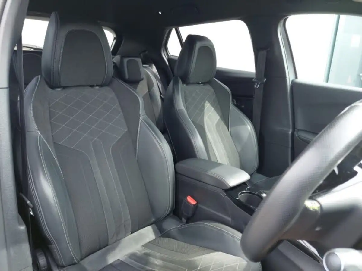 2022-peugeot-2008-suv-e-gt-premium-big-12