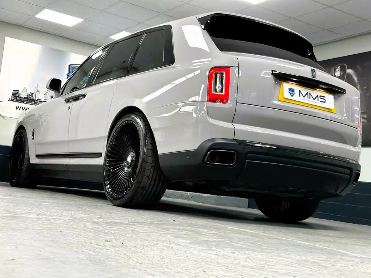 2023-rolls-royce-cullinan-675-black-badge-big-56