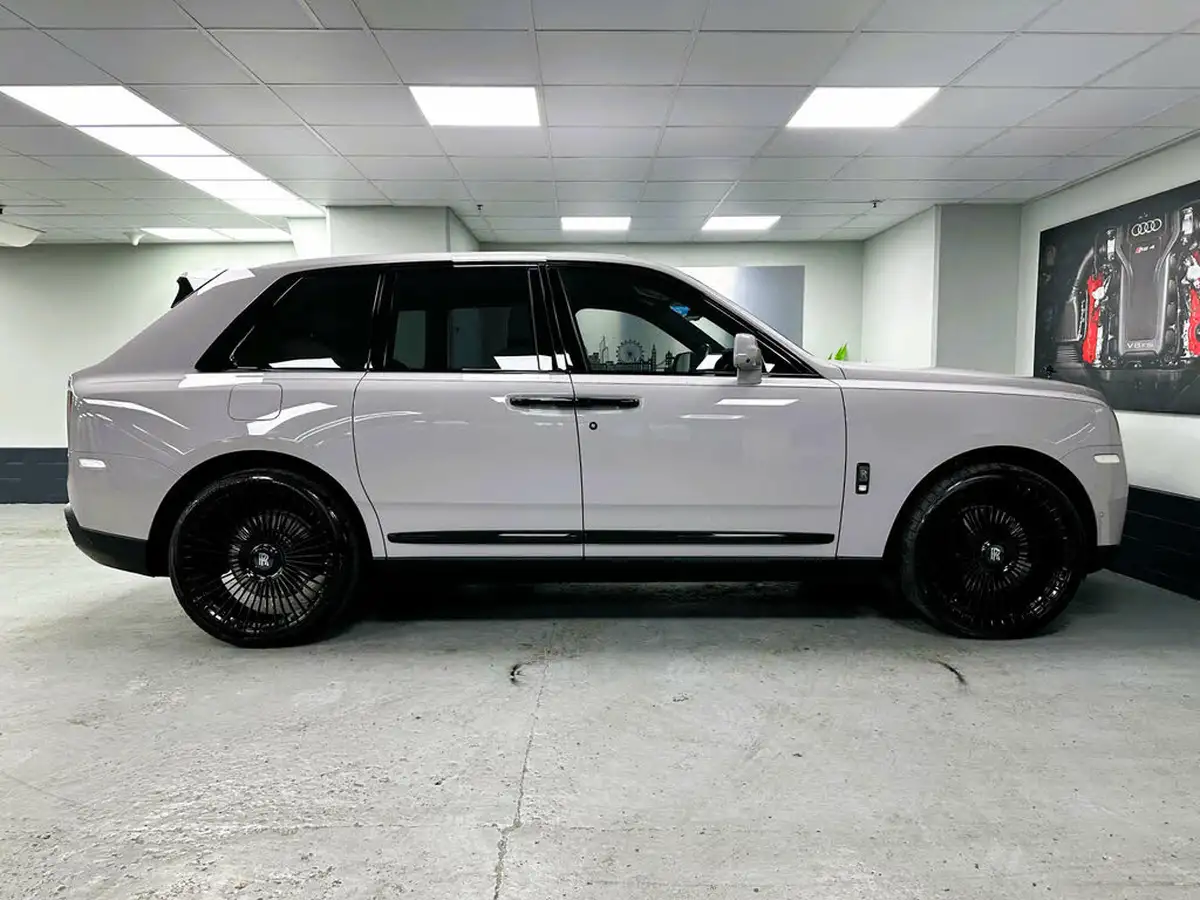 2023-rolls-royce-cullinan-675-black-badge-big-4