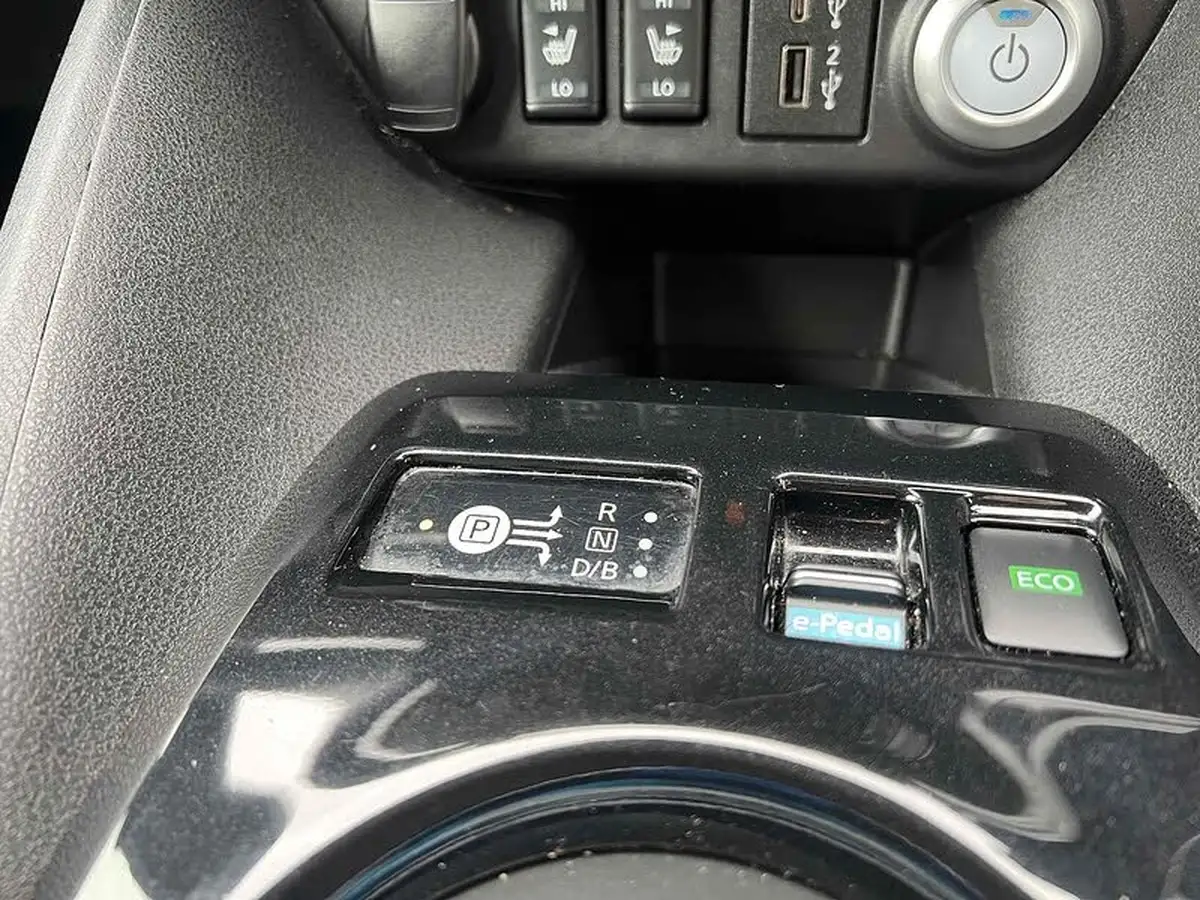 2022-nissan-leaf-e-e-tekna-big-47