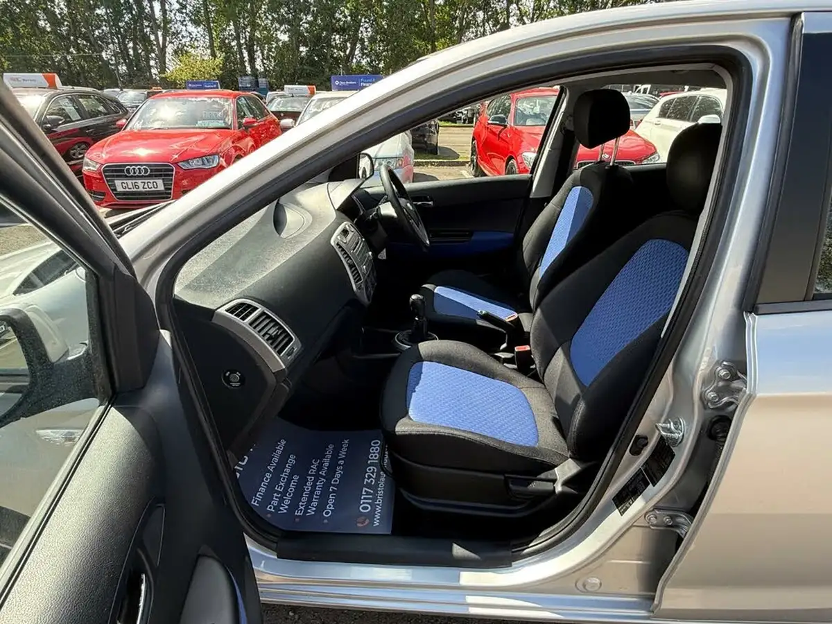 2010-hyundai-i20-14-comfort-5d-big-40