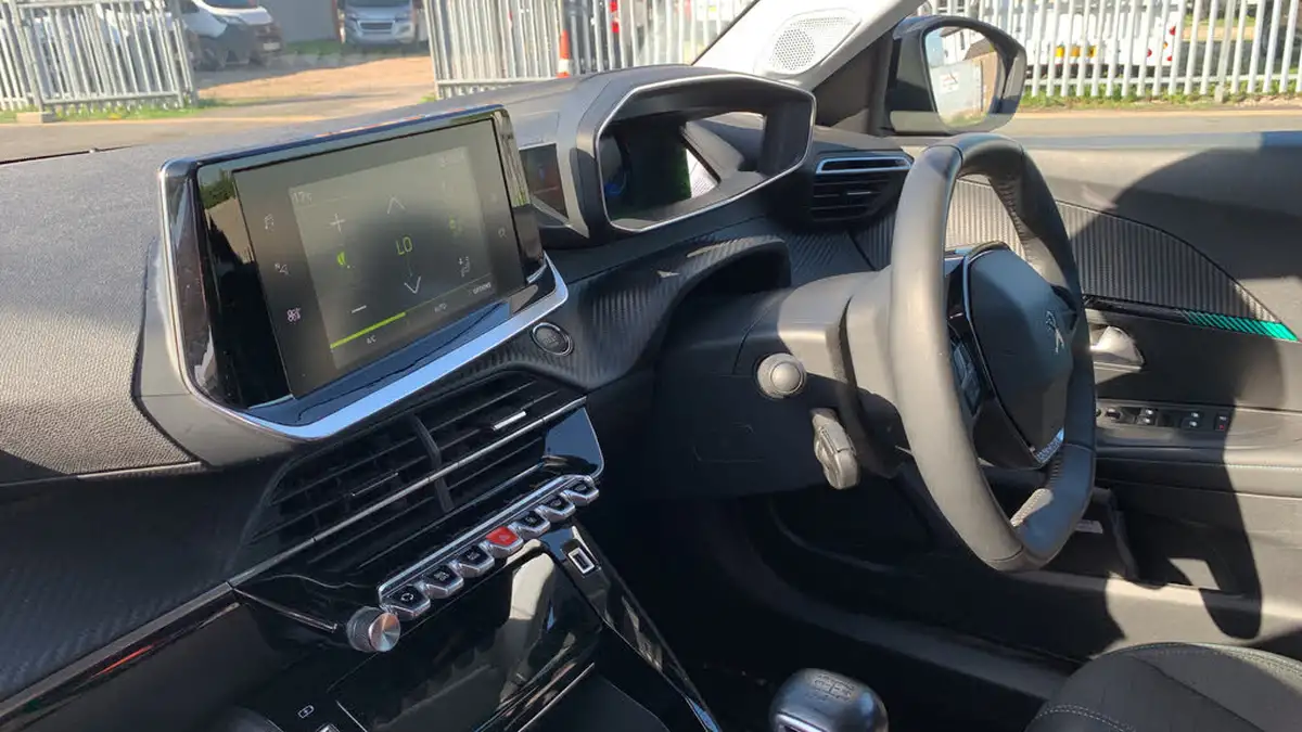 2022-peugeot-2008-suv-12-puretech-allure-premium-100bhp-big-11