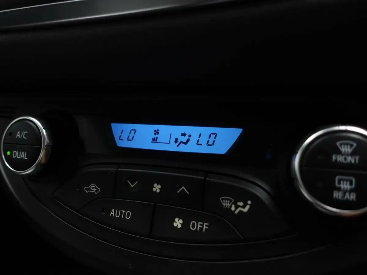 2019-toyota-yaris-15-vvt-i-icon-hybrid-big-34