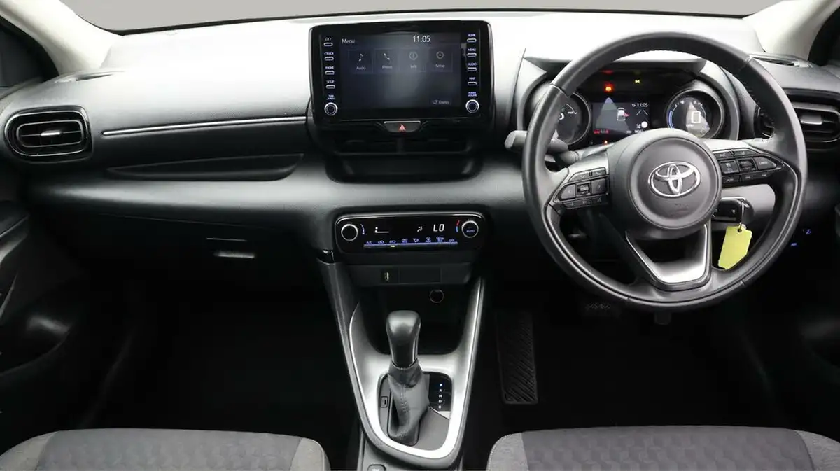 2022-toyota-yaris-15-vvt-i-design-big-12