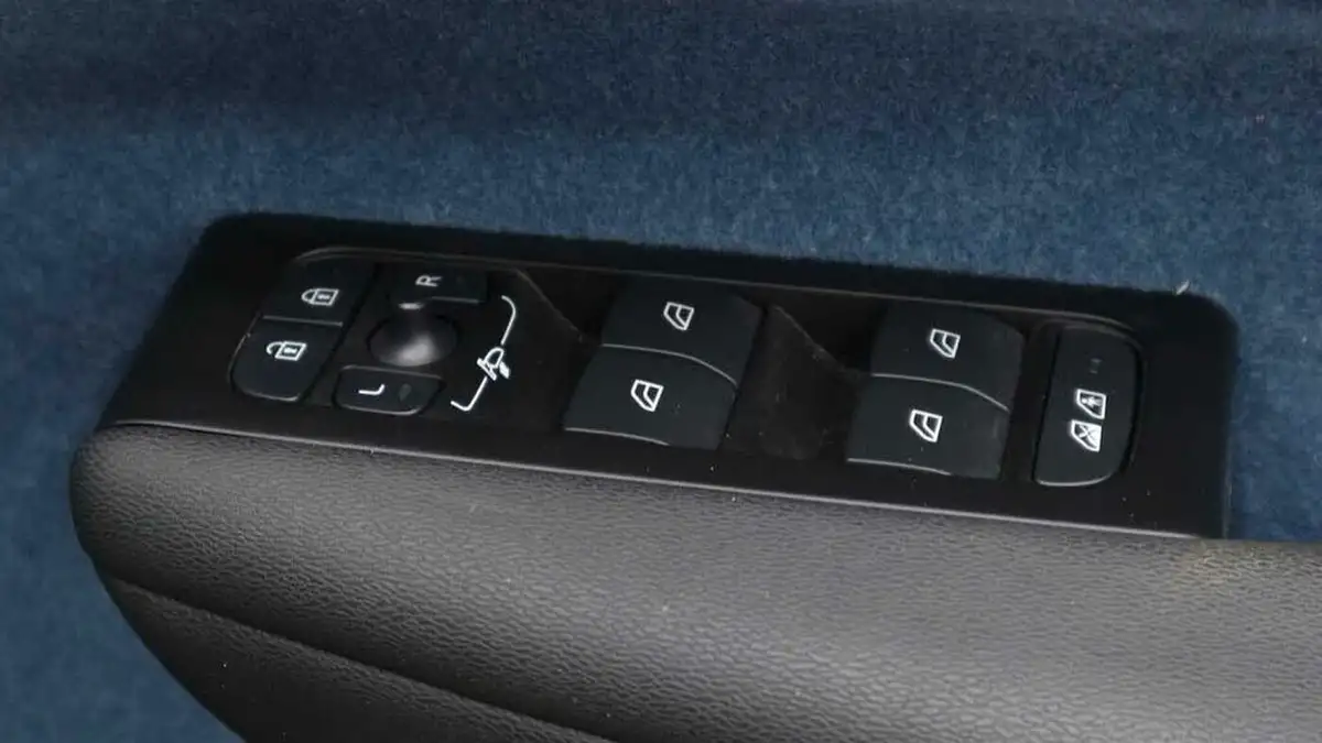 2022-volvo-c40-e-twin-recharge-pro-big-24