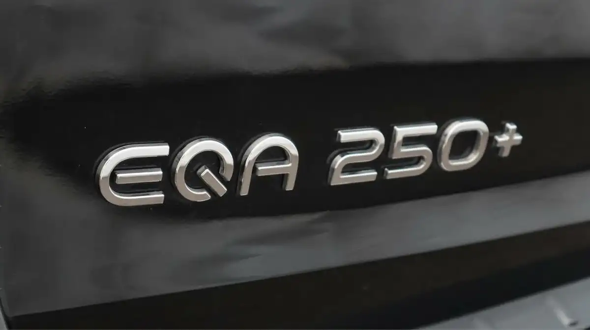 2025-mercedes-benz-eqa-e-eqa-250-amg-line-executive-big-20