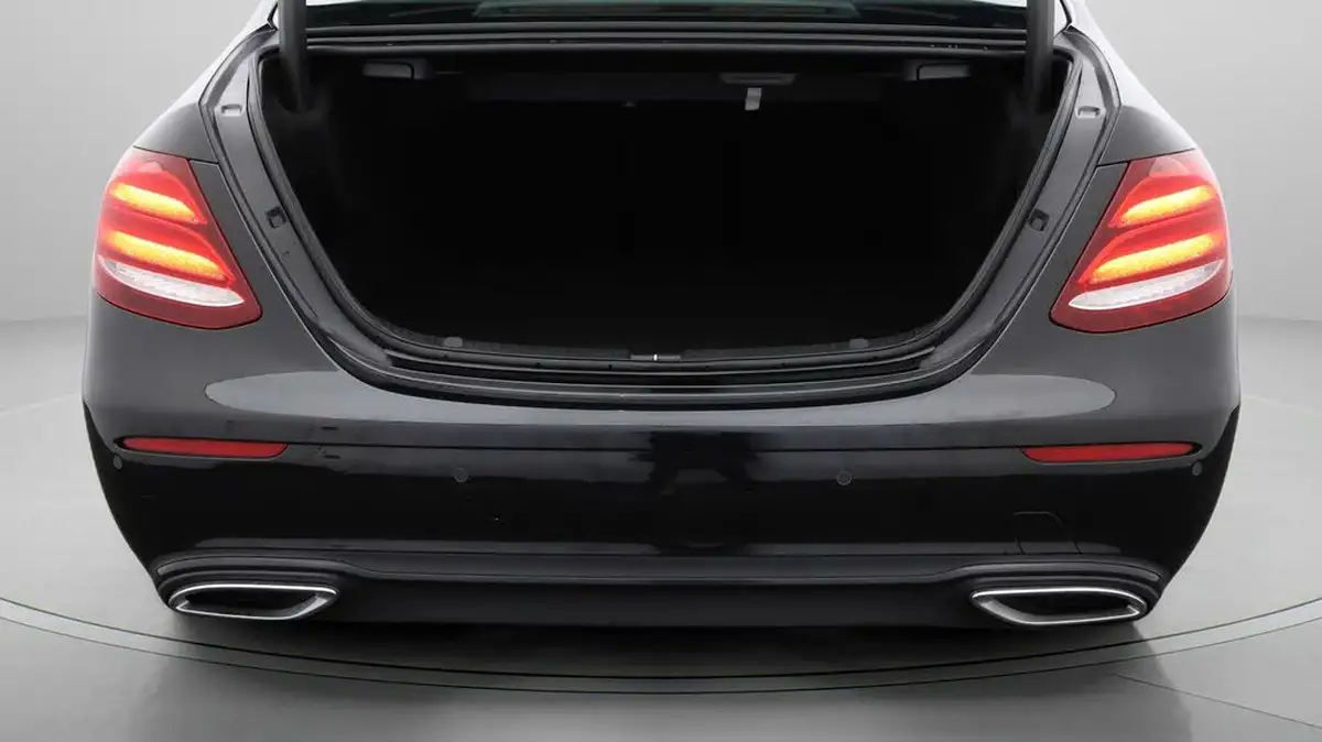 2019-mercedes-benz-e-class-20d-e220d-se-ss-saloon-4d-big-16