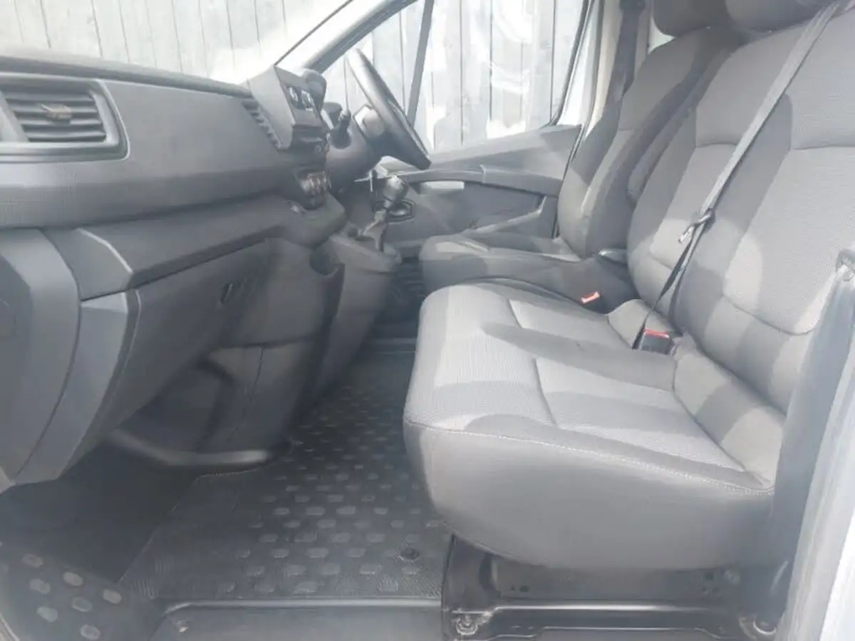 2022-renault-trafic-20dci-ll30-130-business-panel-big-4