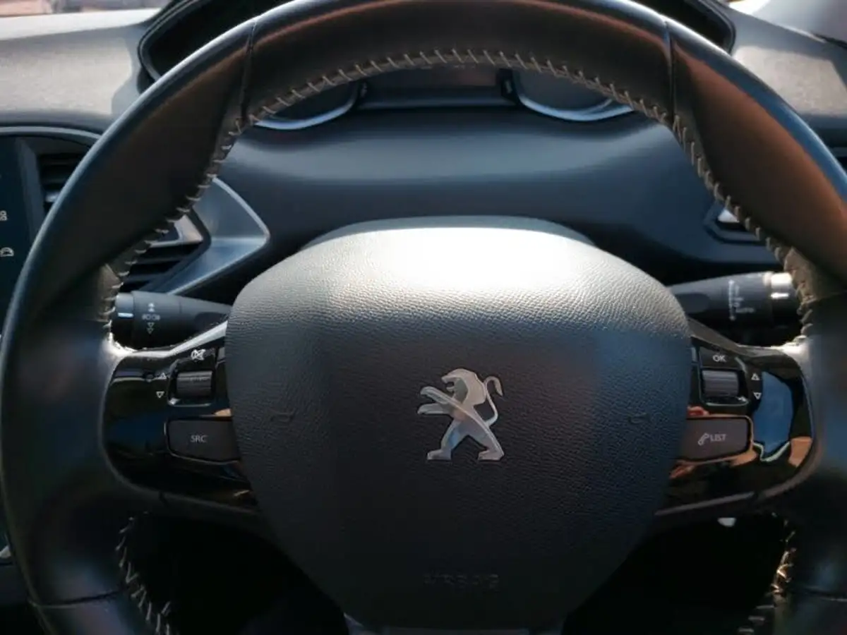2019-peugeot-308-12-puretech-allure-130bhp-big-15