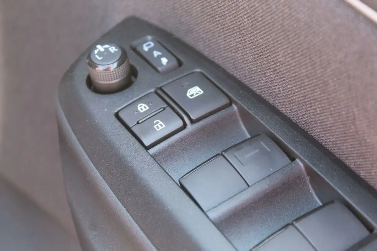 2022-toyota-yaris-cross-15-vvt-i-excel-city-packpan-roof-big-20