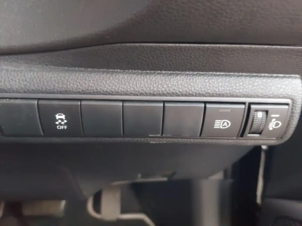 2022-toyota-corolla-20-vvt-i-icon-193bhp-hatchback-big-12