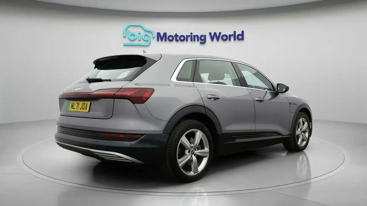 2021-audi-e-tron-50e-technik-station-wagon-big-6
