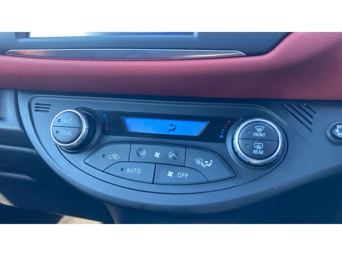 2017-toyota-yaris-15-vvt-i-yellow-bi-tone-limited-edition-hybrid-big-36