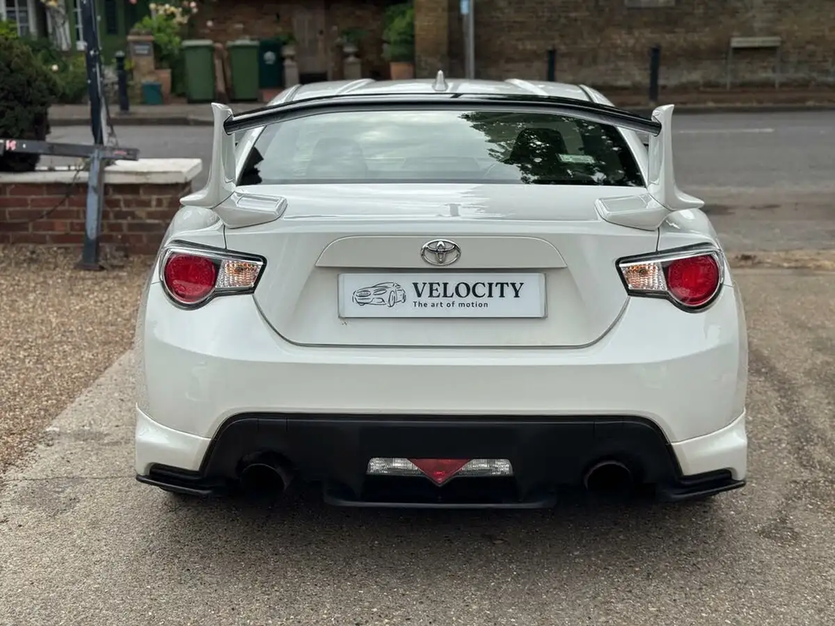 2015-toyota-gt86-20-aero-big-5