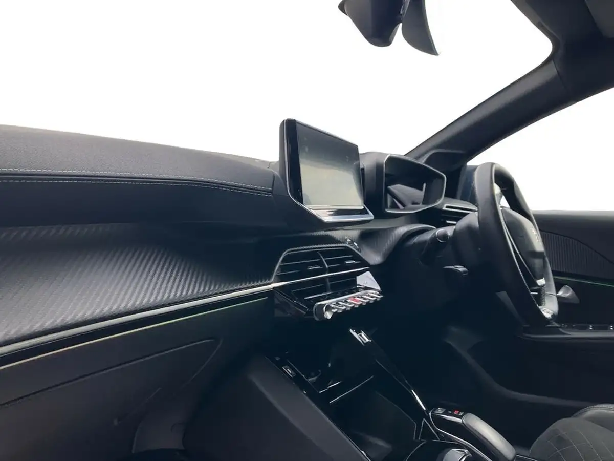 2021-peugeot-208-e-gt-premium-big-6