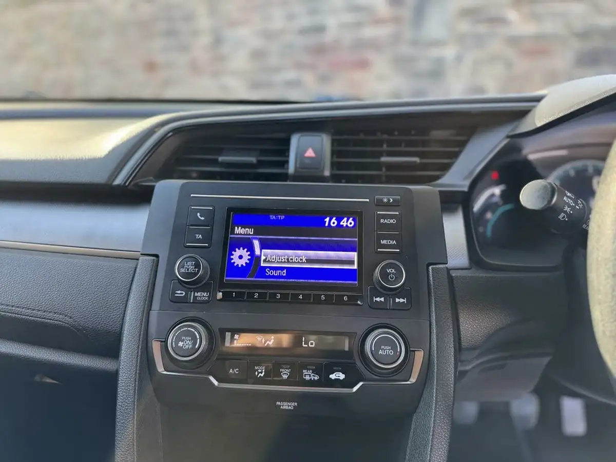 2019-honda-civic-10-vtec-turbo-se-hatchback-5d-big-29