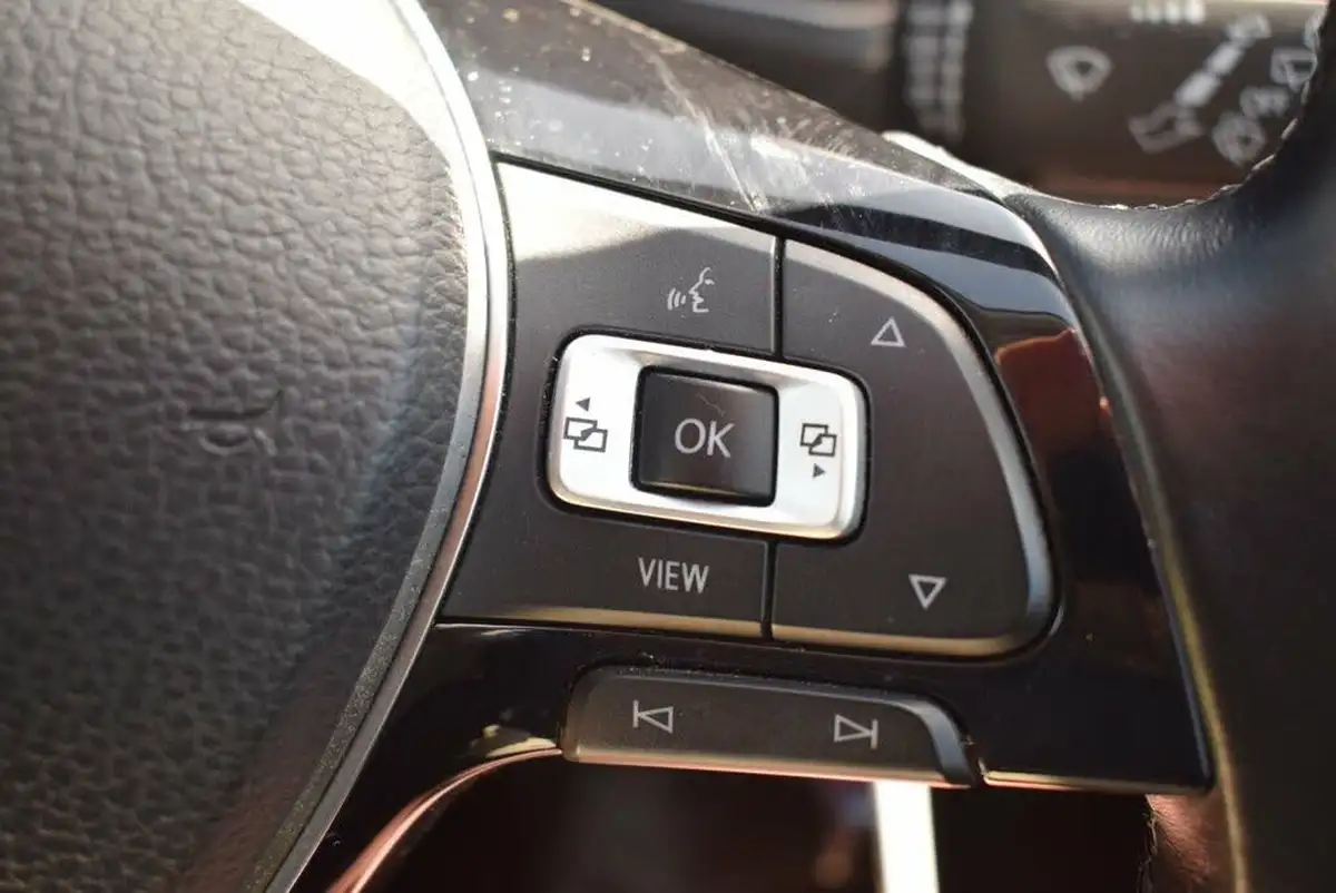 2021-volkswagen-t-roc-10-tsi-active-hatchback-5d-big-22