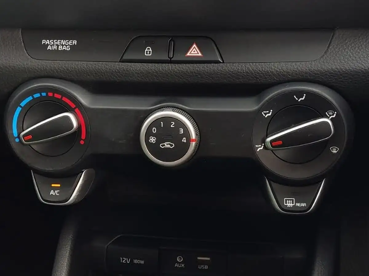 2018-kia-stonic-10-t-gdi-2-big-12