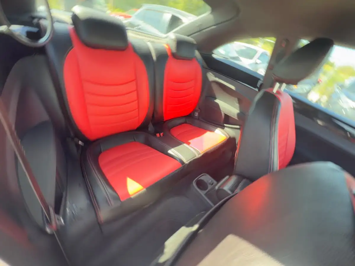 2013-volkswagen-beetle-big-32