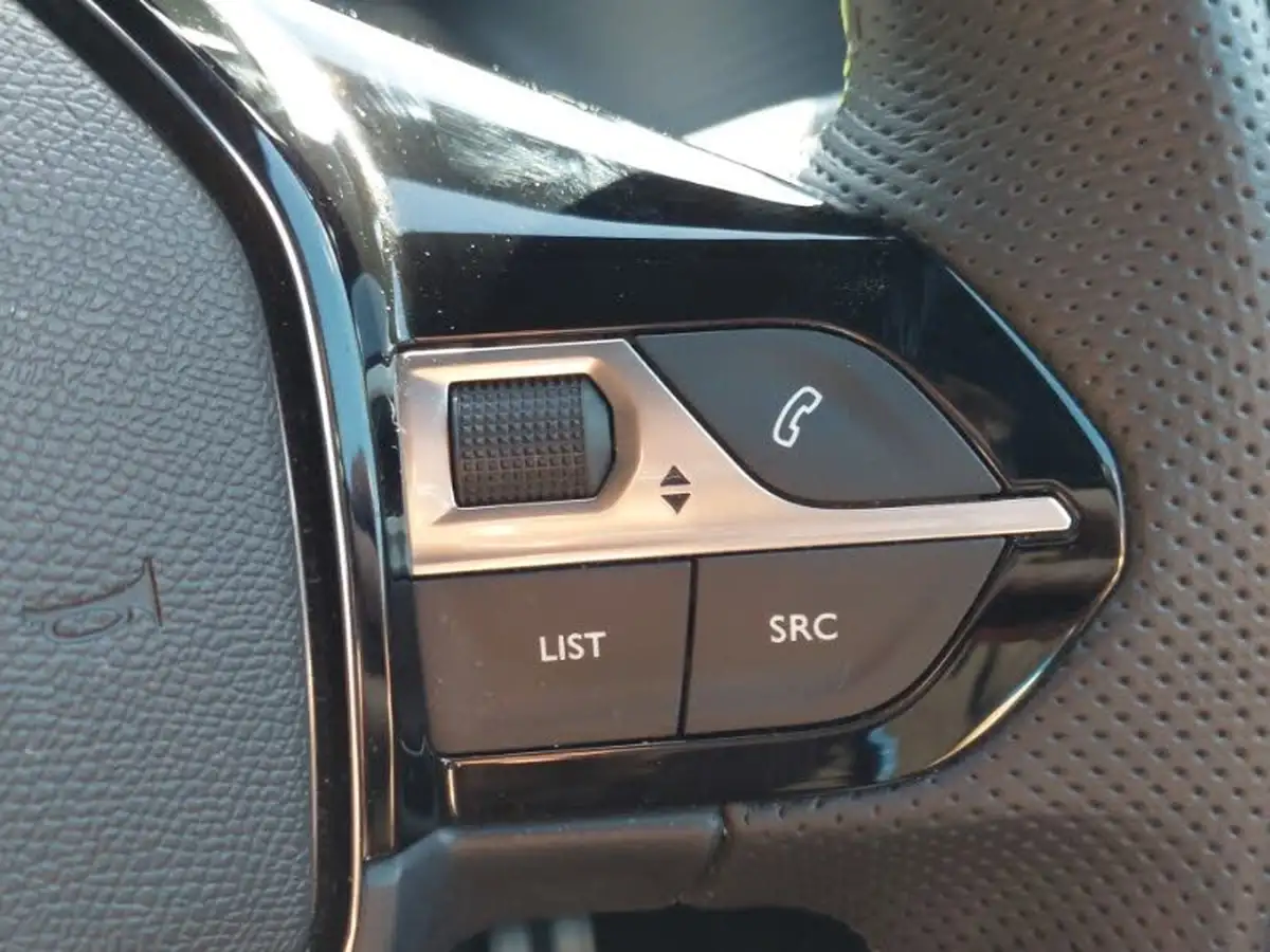 2024-peugeot-2008-suv-e-gt-136ps-50kwh-big-17