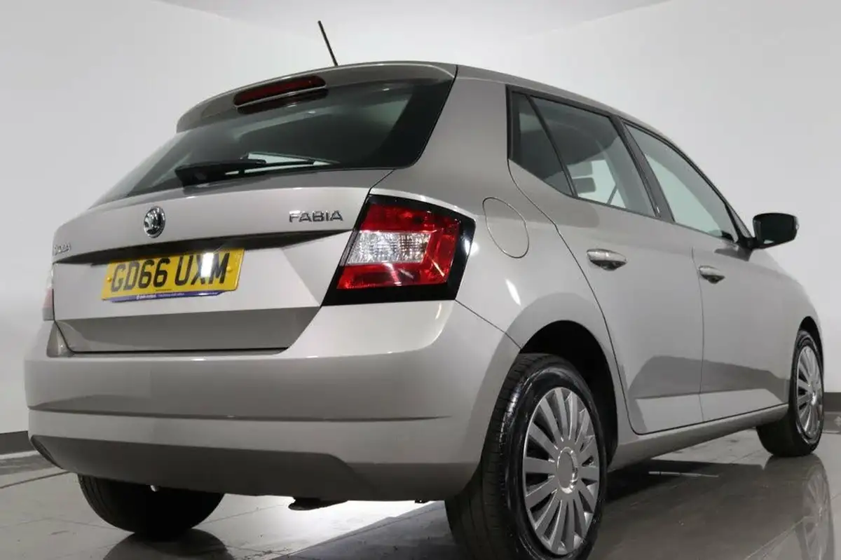 2017-skoda-fabia-10-mpi-s-hatchback-big-31