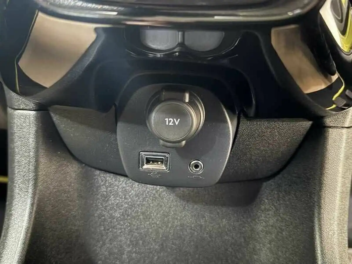 2017-toyota-aygo-10-vvt-i-x-cite-3-bi-tone-yellow-5d-big-22