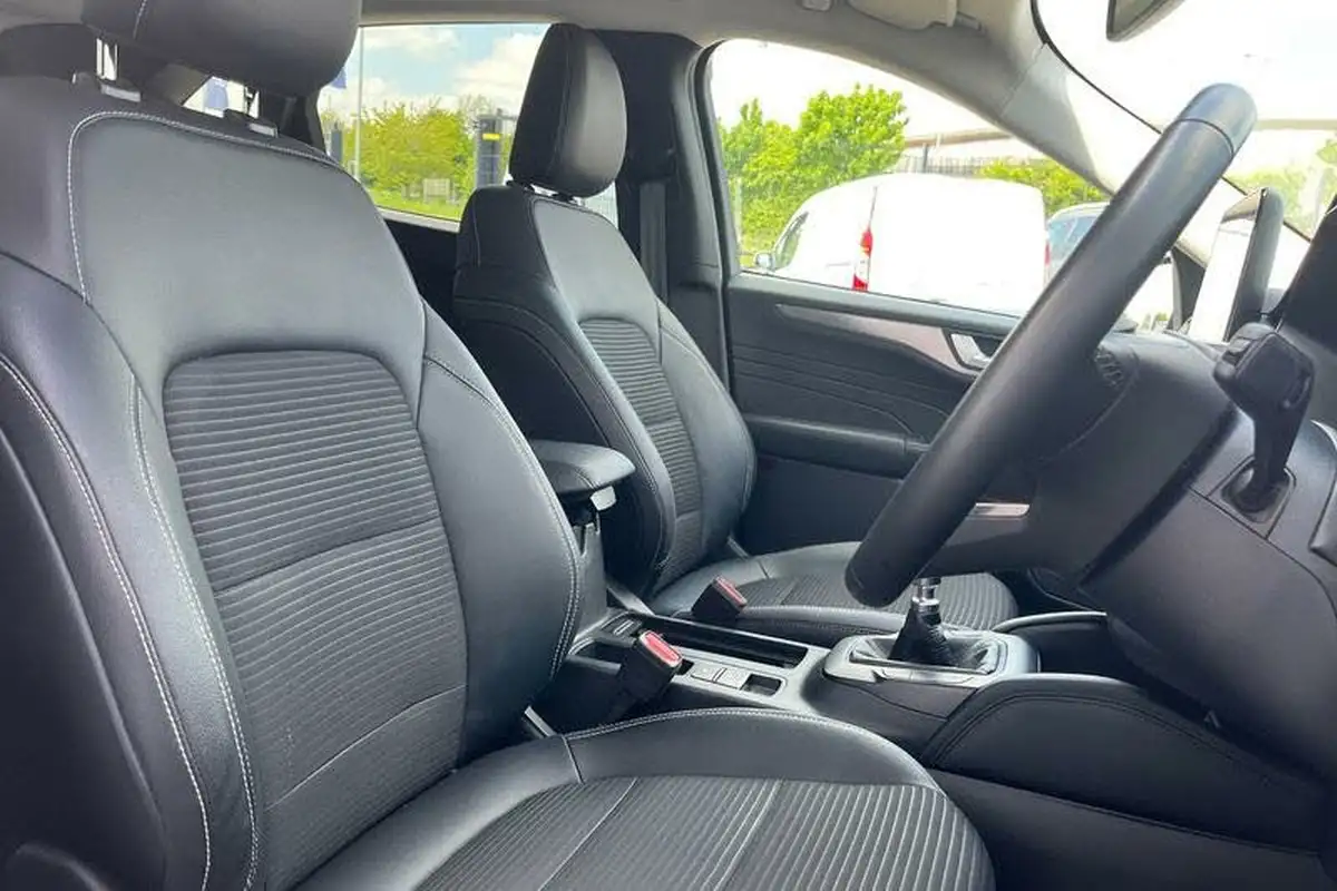 2022-ford-kuga-big-16