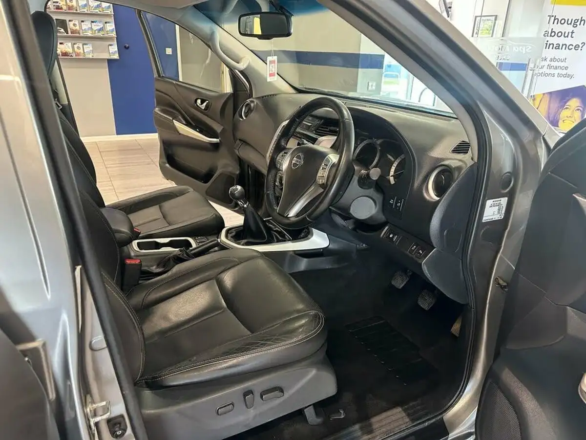 2016-nissan-np300-navara-23dci-tekna-big-8