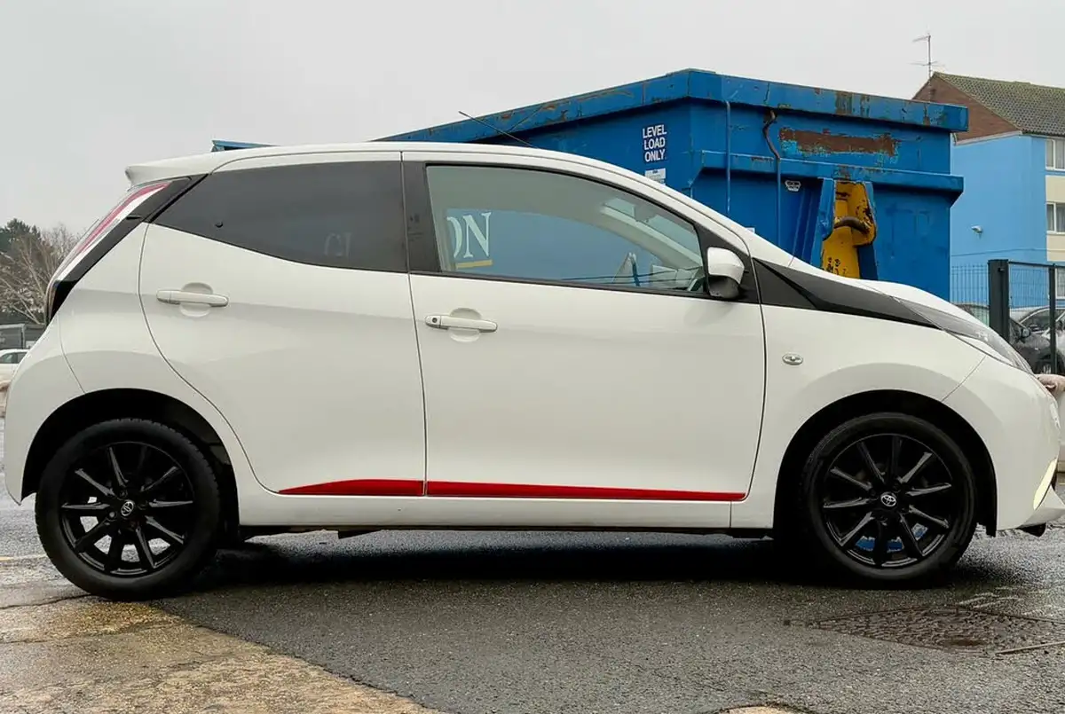 2017-toyota-aygo-10-vvt-i-x-press-71bhp-big-6