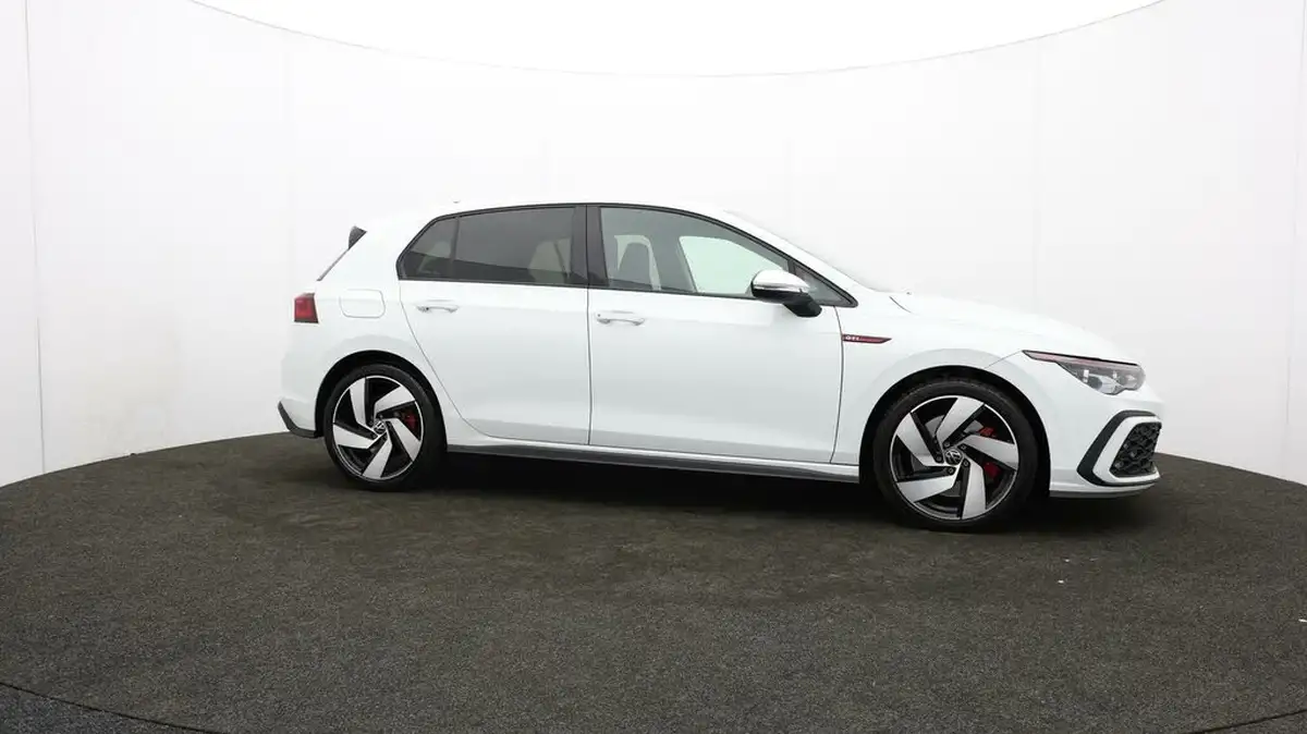 2024-volkswagen-golf-20-tsi-gti-245ps-big-35