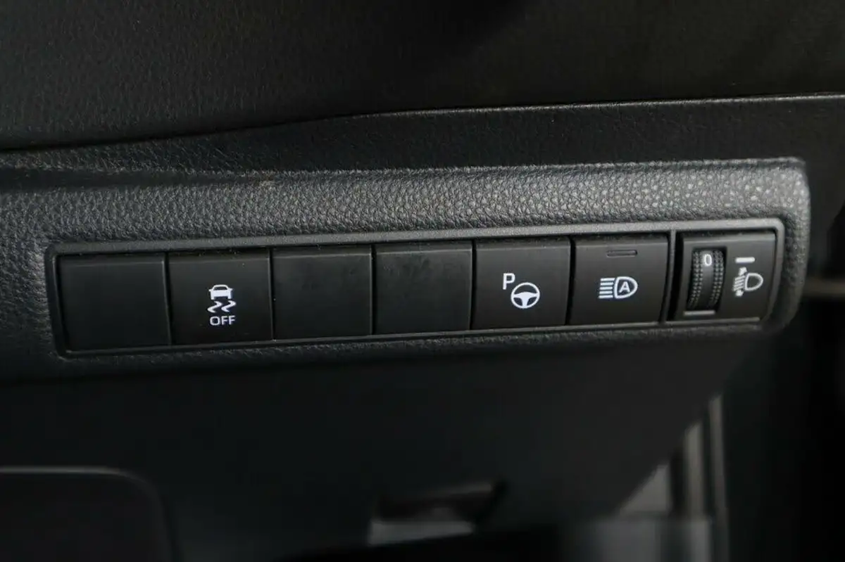 2019-toyota-corolla-18-vvt-i-design-trk-hatchback-5d-big-23