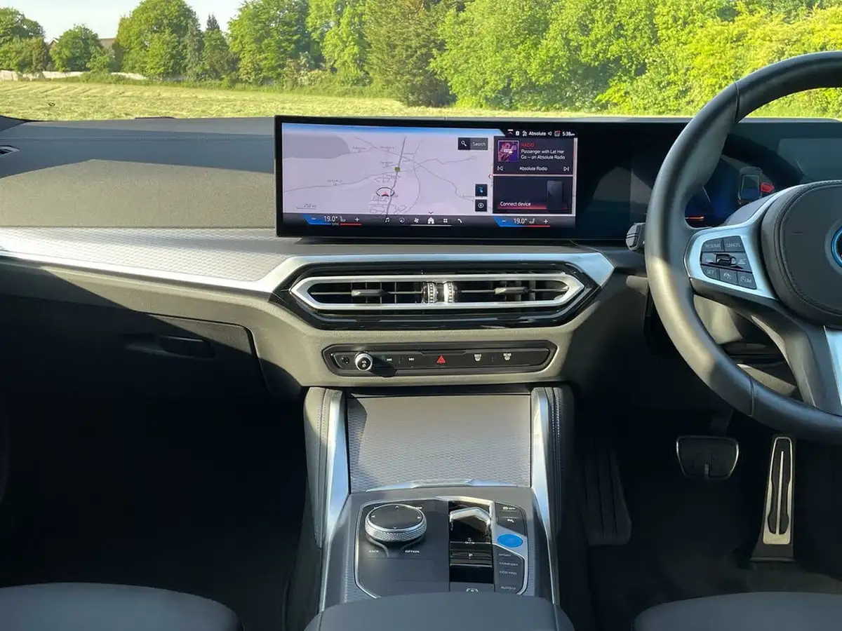 2024-bmw-i4-e-edrive40-m-sport-pro-packtech-pack-big-29
